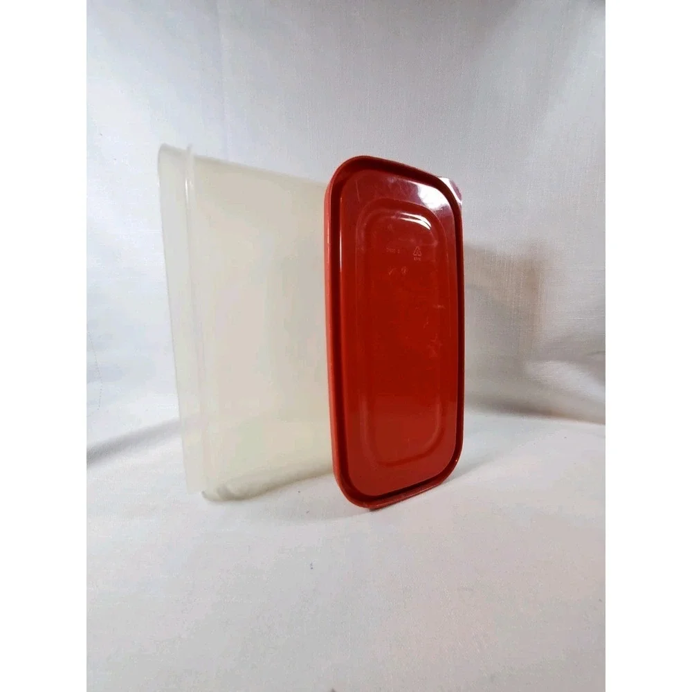 Rubbermaid ● 16.2 Cup‎ Food Storage Container 3.8L Red Lid ● Made in USA
